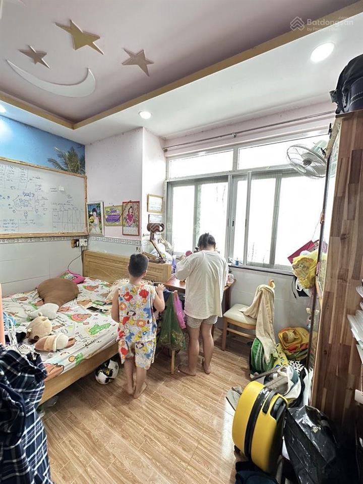 8 tỷ 200 thương lượng, nhà góc 2 mặt tiền, diện tích ngang 10,14mét  dài 15,5 mét