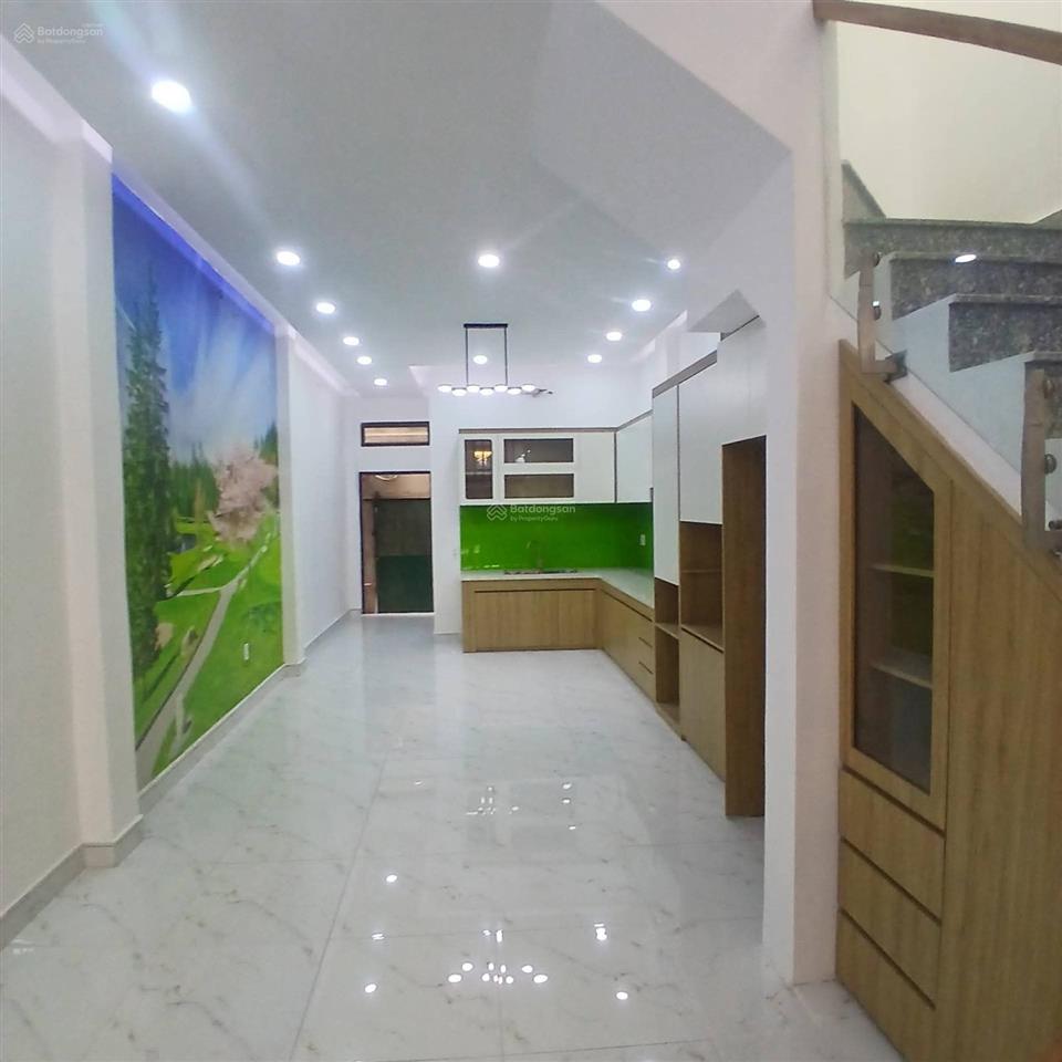 8 tỷ 200 thương lượng, nhà 2 tầng mới mặt tiền, diện tích  ngan 4 mét, dài 18,5 mét