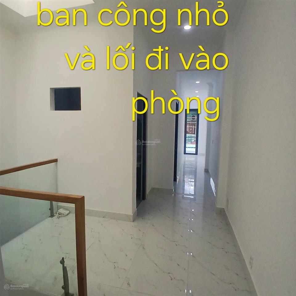 8 tỷ 200 thương lượng, nhà 2 tầng mới mặt tiền, diện tích  ngan 4 mét, dài 18,5 mét