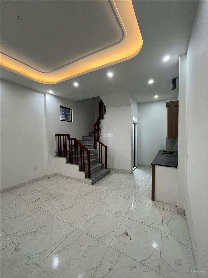 4 tỷ ô tô lùi tận cửa cầu tó cạnh hồ thoáng sáng gần mặt phố kinh doanh hữu hoà đại thanh