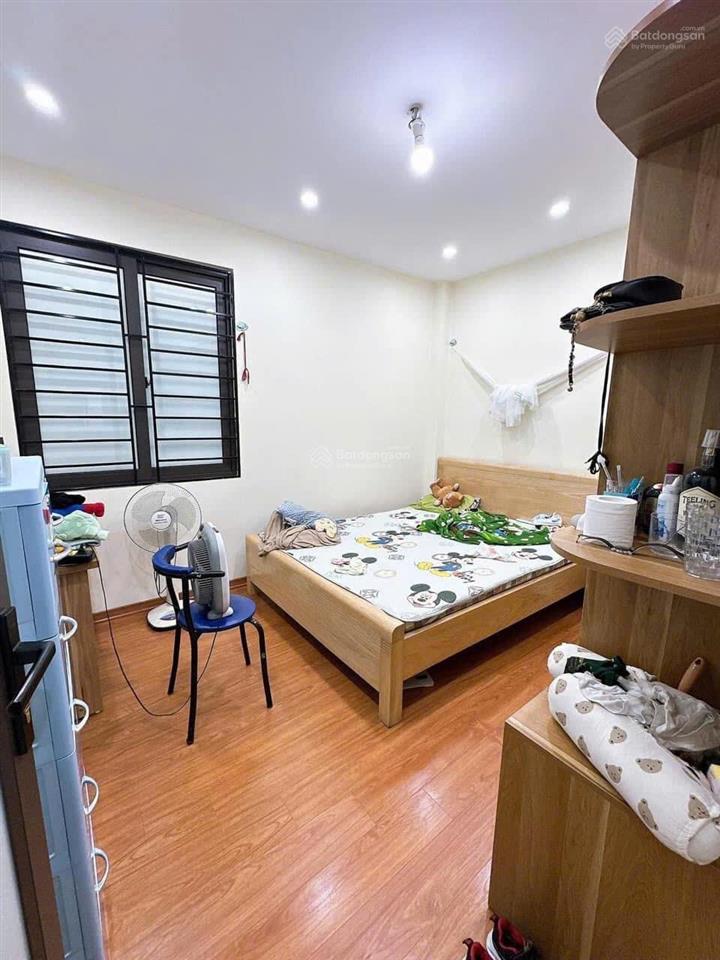 4 tỷ ô tô lùi tận cửa cầu tó cạnh hồ thoáng sáng gần mặt phố kinh doanh hữu hoà đại thanh