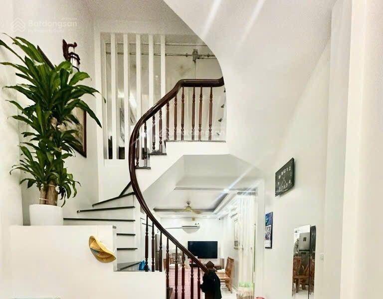 Bán nhà cạnh phố tại cầu tó, 5 tỷ, 36m², đẹp, nhiều tiện ích chỉ với