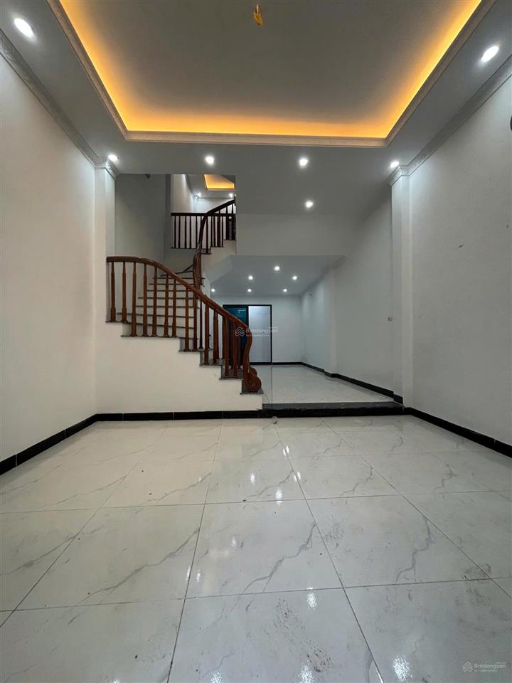4.5 tỷ ô tô đỗ cửa tả thanh oai thanh trì vài bước chân ra phố  0975 892 ***
