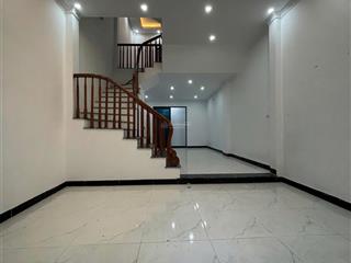 4.5 tỷ ô tô đỗ cửa tả thanh oai thanh trì vài bước chân ra phố  0975 892 ***