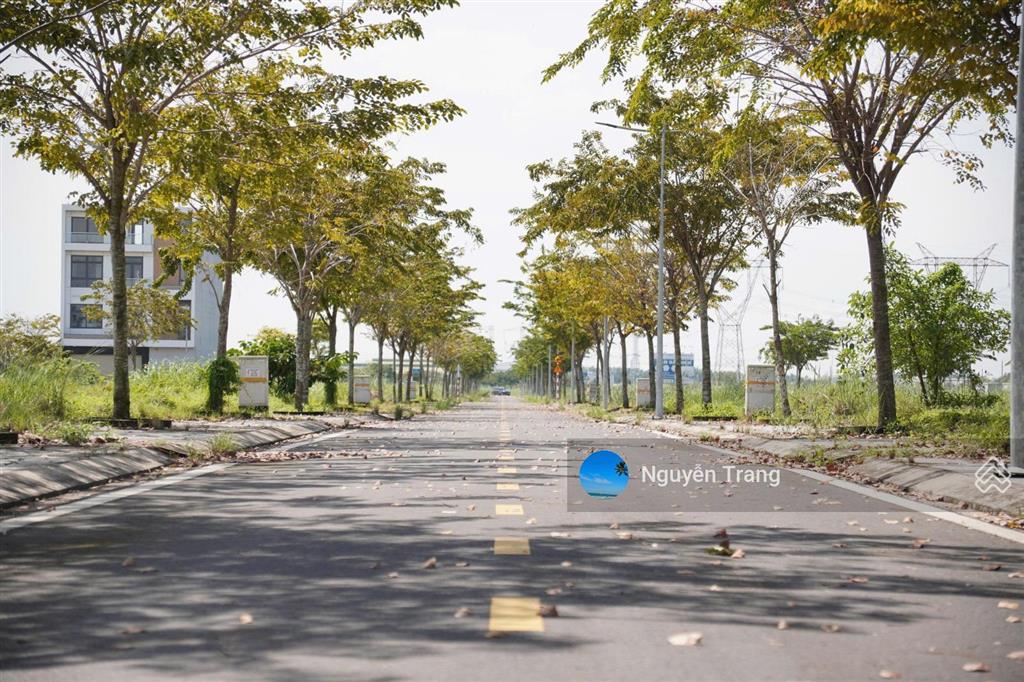 Siêu phẩm lô đất sổ sẵn 100m2, dài 20m, ngang 5m, ngay mặt tiền được 20m tại ora park, dragon pearl