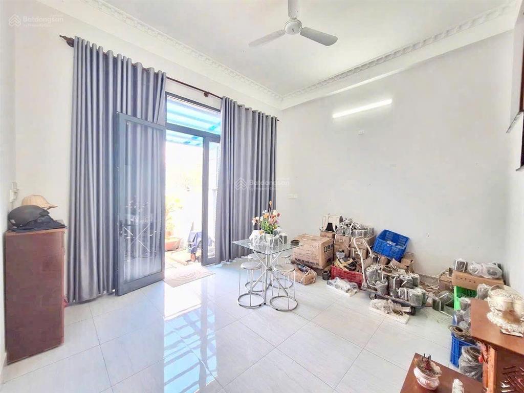 Bán nhà 3 tầng 130m2, đường lê văn lương, cách q.7 chỉ vài phút đi xe, giá 6 tỷ