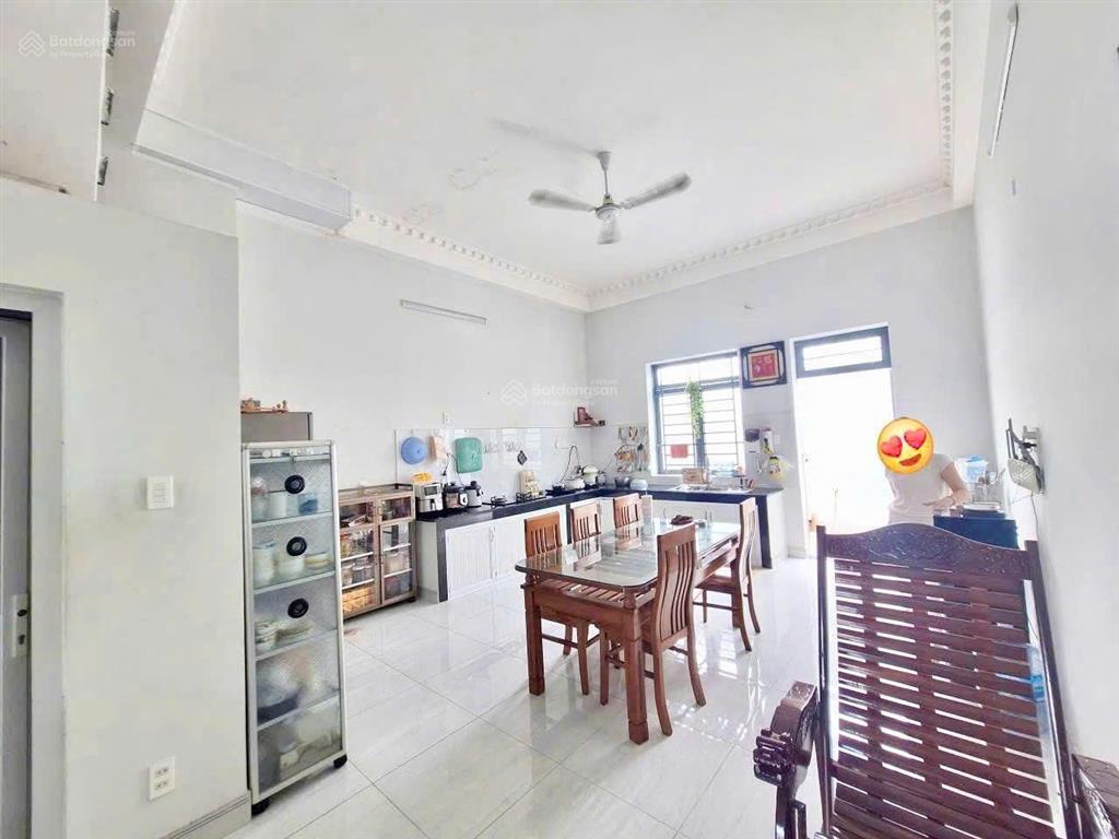 Bán nhà 3 tầng 130m2, đường lê văn lương, cách q.7 chỉ vài phút đi xe, giá 6 tỷ