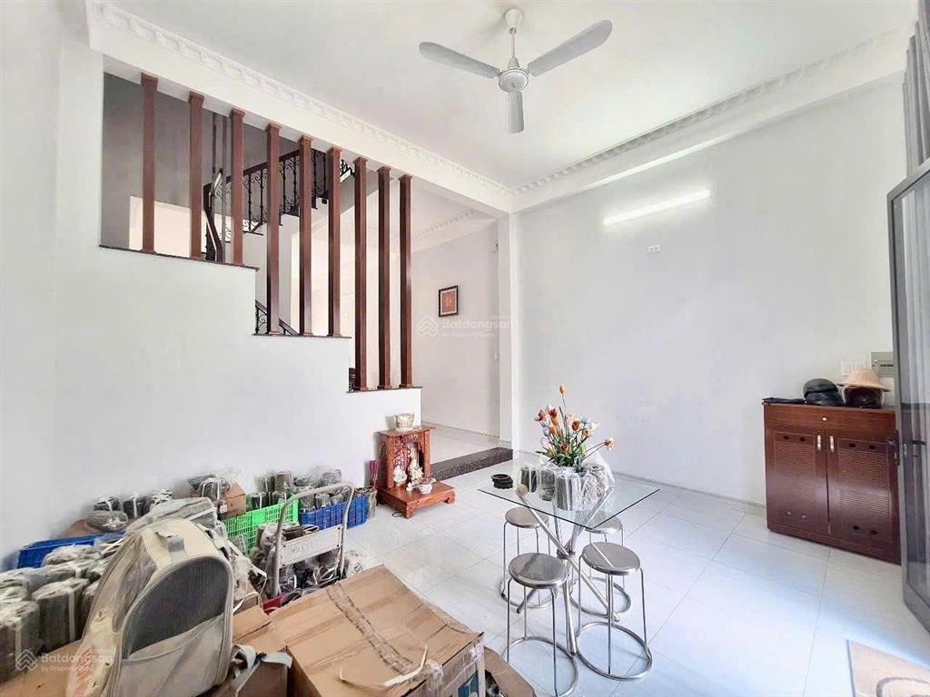 Bán nhà 3 tầng 130m2, đường lê văn lương, cách q.7 chỉ vài phút đi xe, giá 6 tỷ