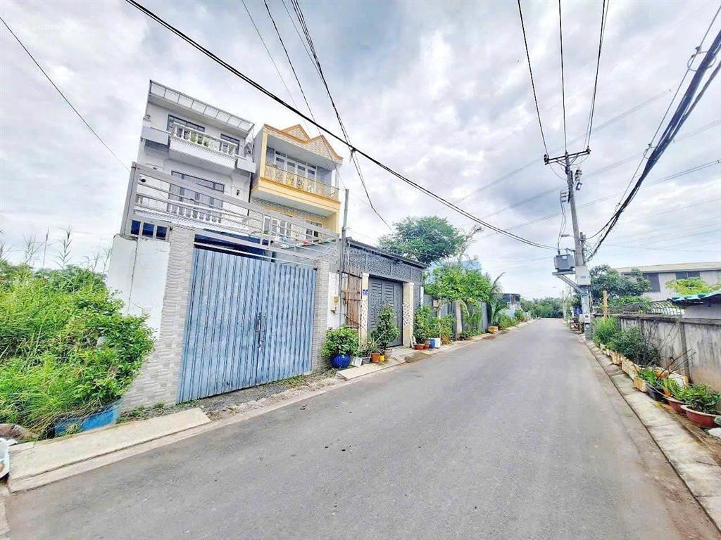 Bán nhà 3 tầng 130m2, đường lê văn lương, cách q.7 chỉ vài phút đi xe, giá 6 tỷ