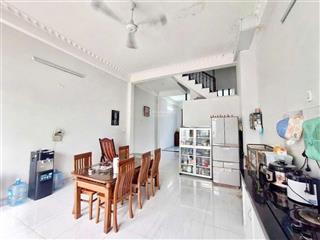 Bán nhà 3 tầng 130m2, đường lê văn lương, cách q.7 chỉ vài phút đi xe, giá 6 tỷ