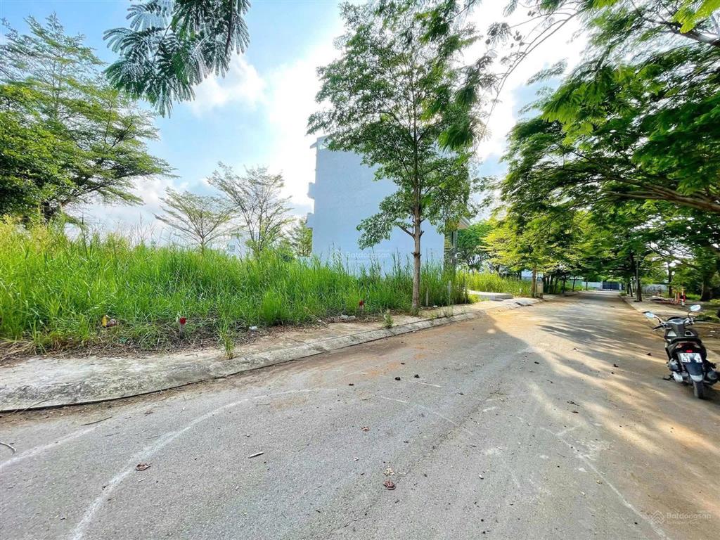 Chú hai bán đất 121m2, 2 mặt tiền trước sau, đường 10m lê văn lương, giá 4.7 tỷ