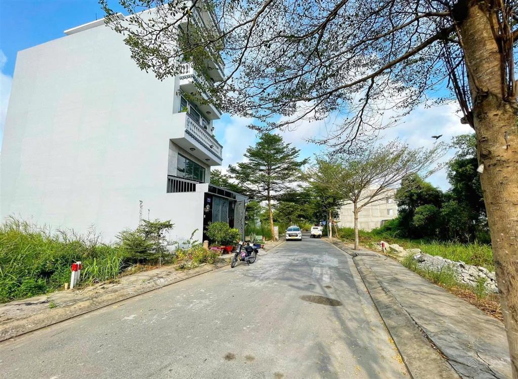 Chú hai bán đất 121m2, 2 mặt tiền trước sau, đường 10m lê văn lương, giá 4.7 tỷ