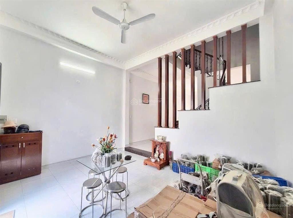 Bán nhà 3 tầng, 128m2 đường lê văn lương, hẻm xe hơi, giá 5 tỷ 990