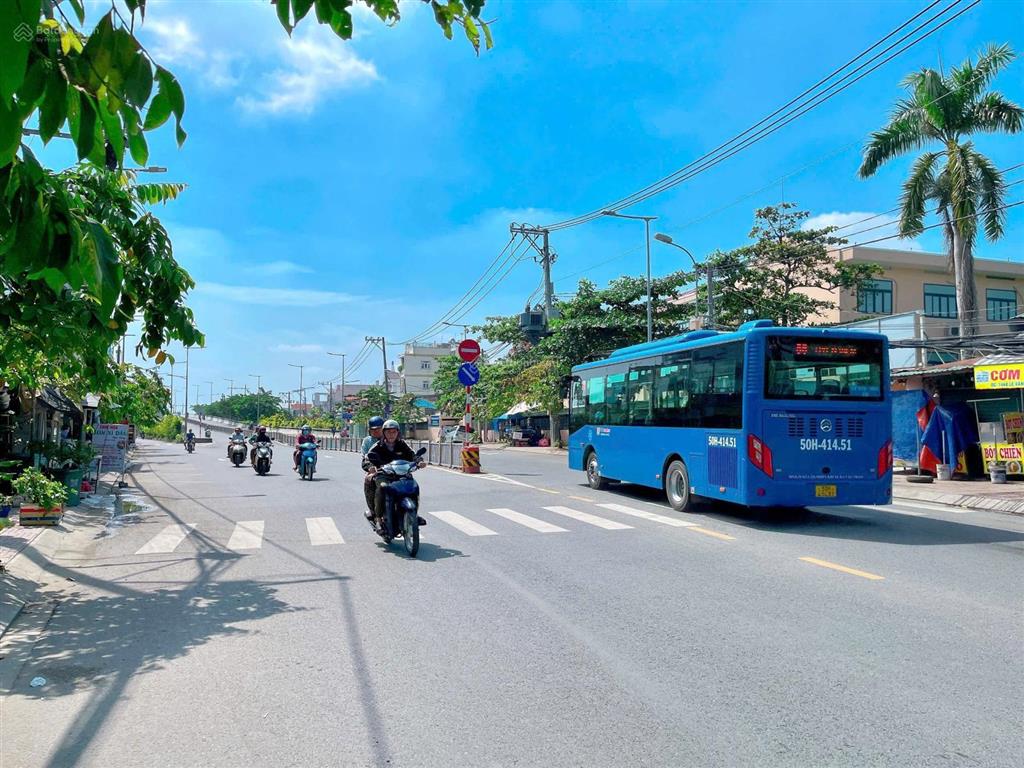 Gia đình cần bán đất 91m2, sổ riêng, đường xe hơi, lê văn lương, giá 2.85 tỷ