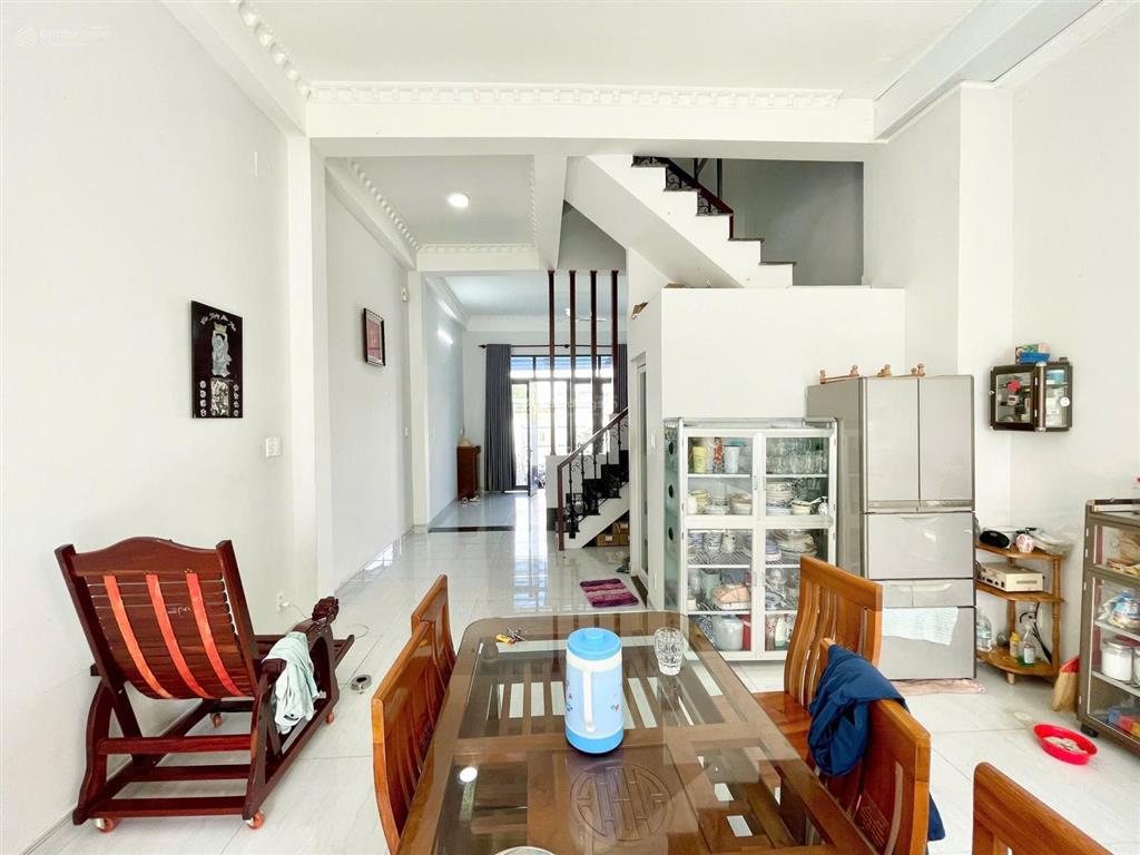 Anh hai, kẹt bán gấp nhà 3 tầng, 129m2, lê văn lương, gần 3 trường đại học, chỉ 5 tỷ 990 triệu