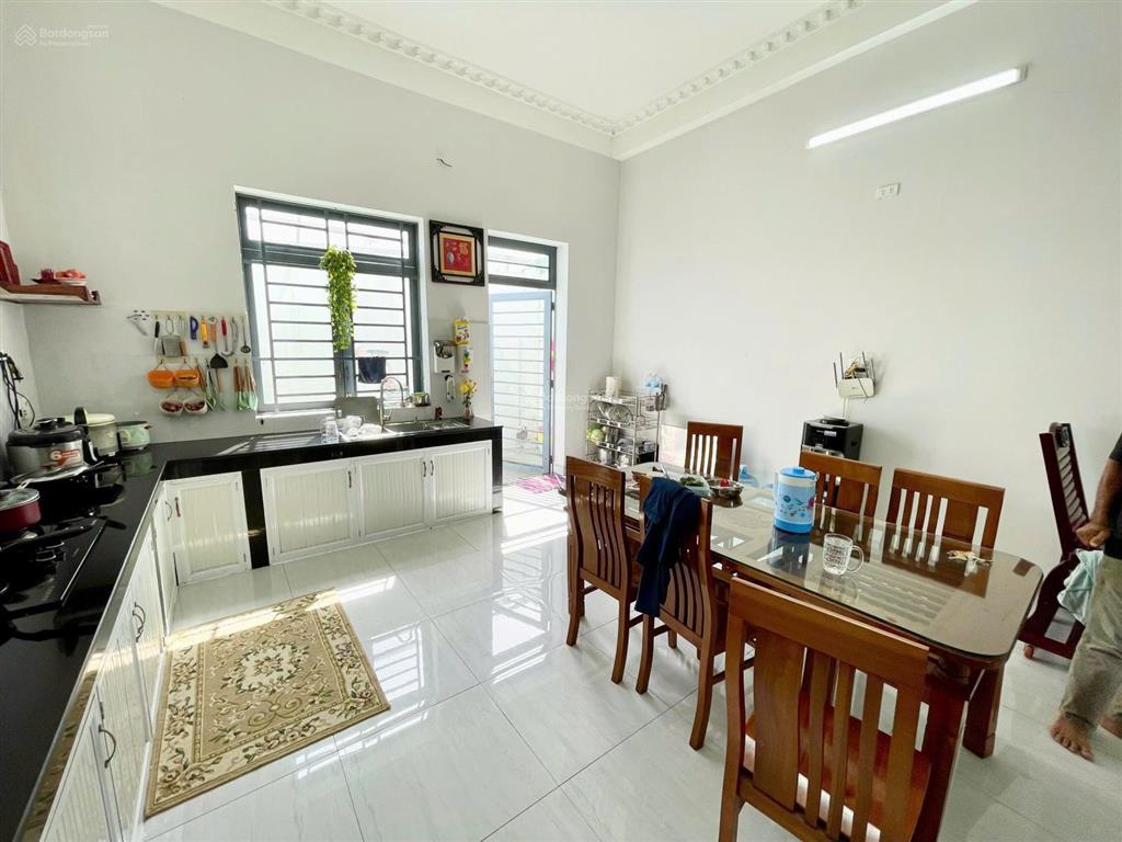 Anh hai, kẹt bán gấp nhà 3 tầng, 129m2, lê văn lương, gần 3 trường đại học, chỉ 5 tỷ 990 triệu