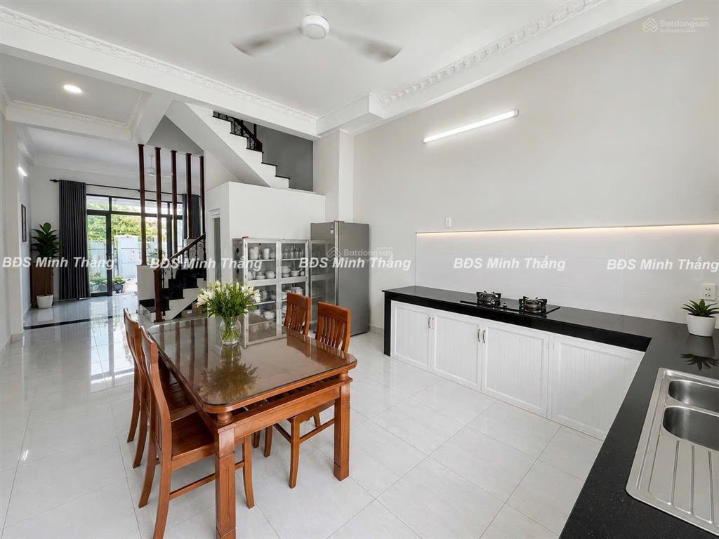 Bán nhà ngộp 3 tầng, 128.8m2, đường nguyễn bình, gần 3 trường đại học, giá chỉ 6 tỷ