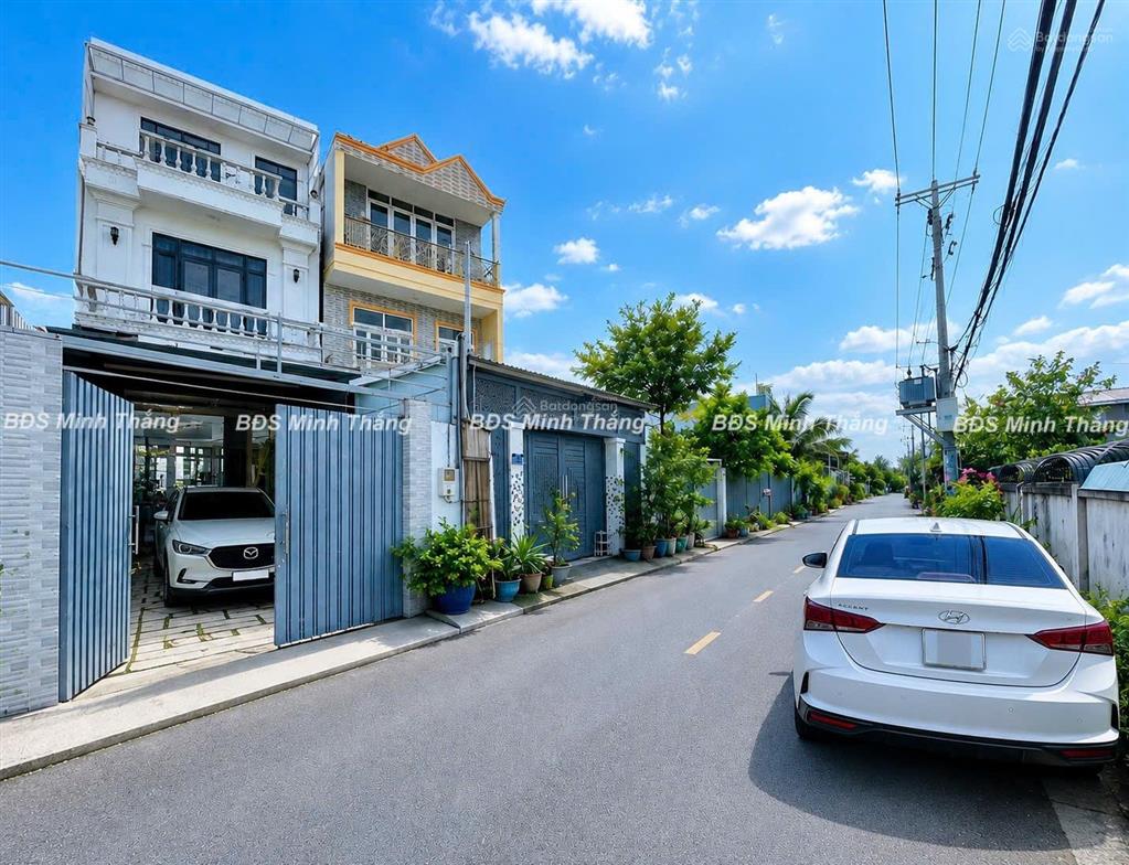 Bán nhà ngộp 3 tầng, 128.8m2, đường nguyễn bình, gần 3 trường đại học, giá chỉ 6 tỷ