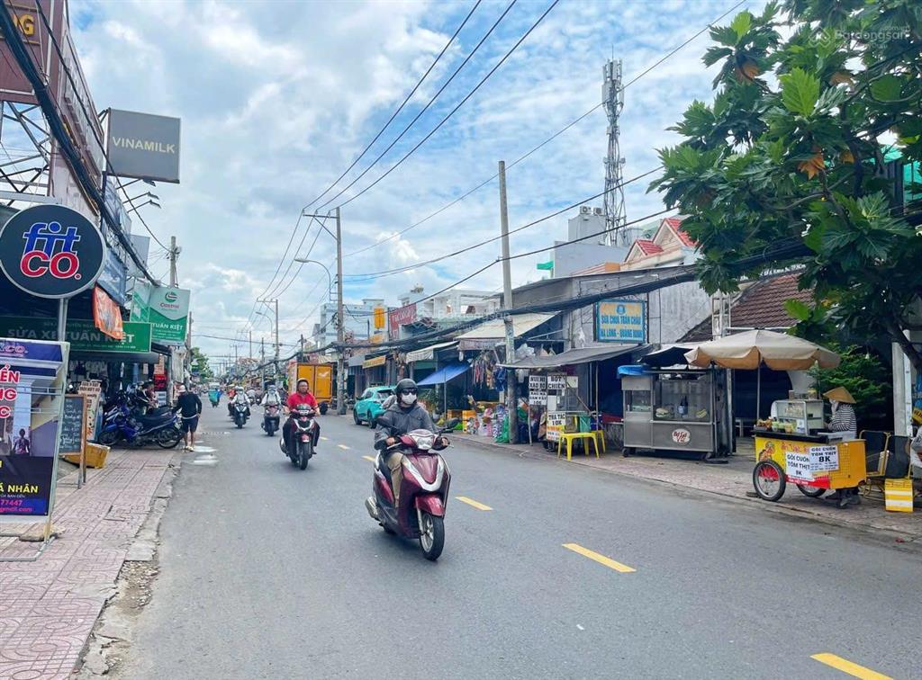 Bán dãy trọ 151m2 có 6 căn, góc 2 mặt tiền, sát mt lê văn lương, 5.4 tỷ, thu nhập 12tr/tháng