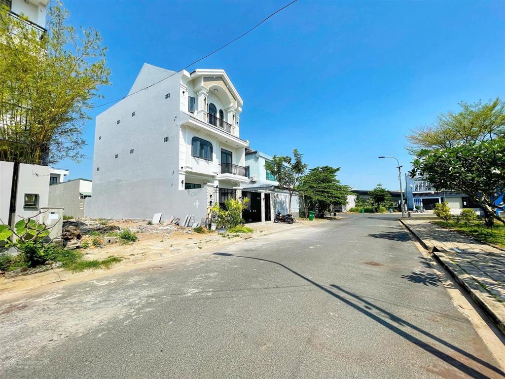 Ngộp bán đất 140m2, ngang 7m, đường 16m, lê văn lương chỉ 3 phút qua quận 7, giá 8,9 tỷ
