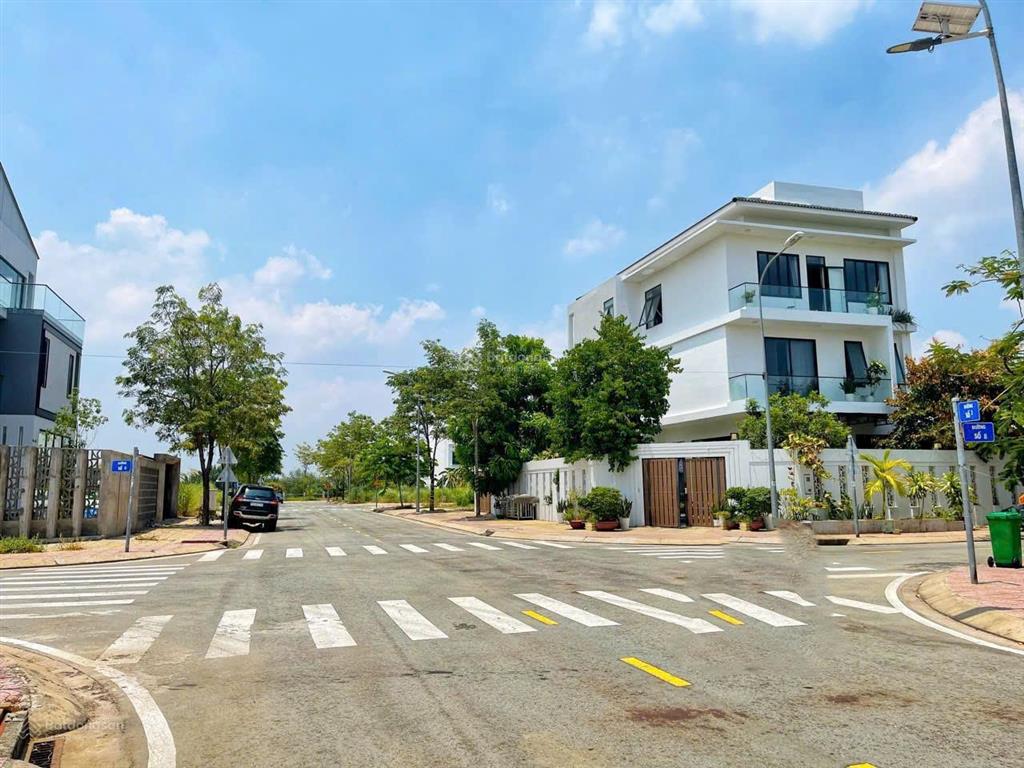 Bán đất 97m2, đường 22m, phạm hữu lầu, sát khu phú mỹ hưng, giá 9.9 tỷ