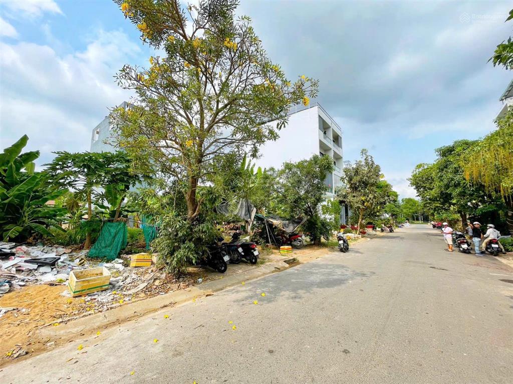 Bán đất 97m2, đường 22m, phạm hữu lầu, sát khu phú mỹ hưng, giá 9.9 tỷ
