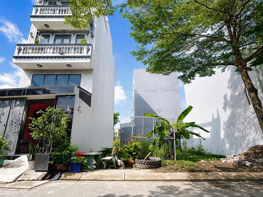 Khó khăn nên bán đất 80m2, sổ riêng, cách lê văn lương chỉ 50m, giá kẹt 3,2 tỷ
