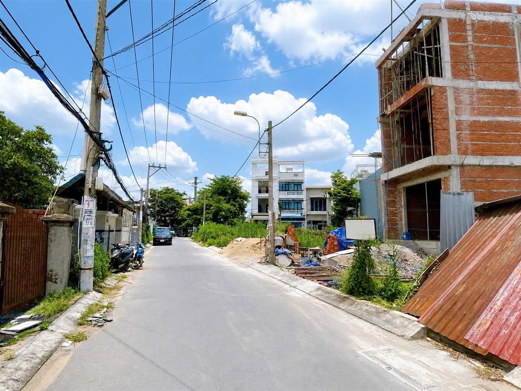 Kẹt bán đất 90m2, sổ riêng, hẻm xe hơi lê văn lương, xây tự do, giá 2.9 tỷ
