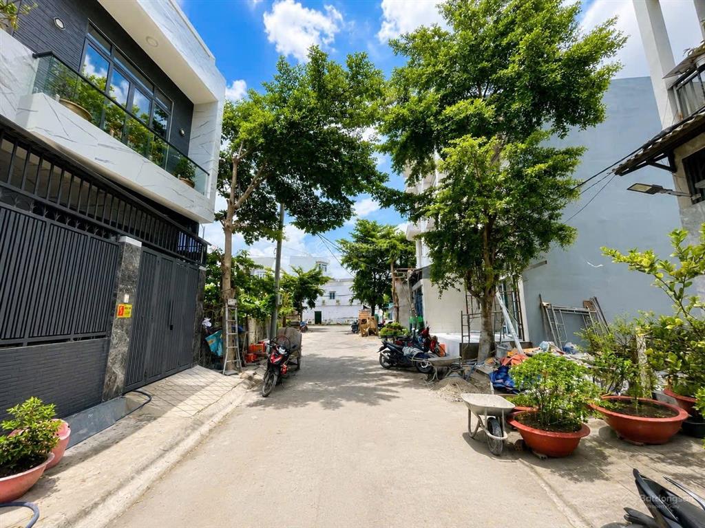 Gia đình cần bán đất 100m2, đường 8m, lê văn lương, xây tự do, 3,85 tỷ