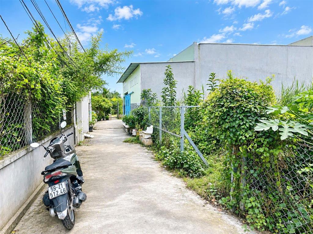 Chủ bán đất 123m2, gần ngã tư nguyễn bình và lê văn lương, sổ riêng, 3.3 tỷ