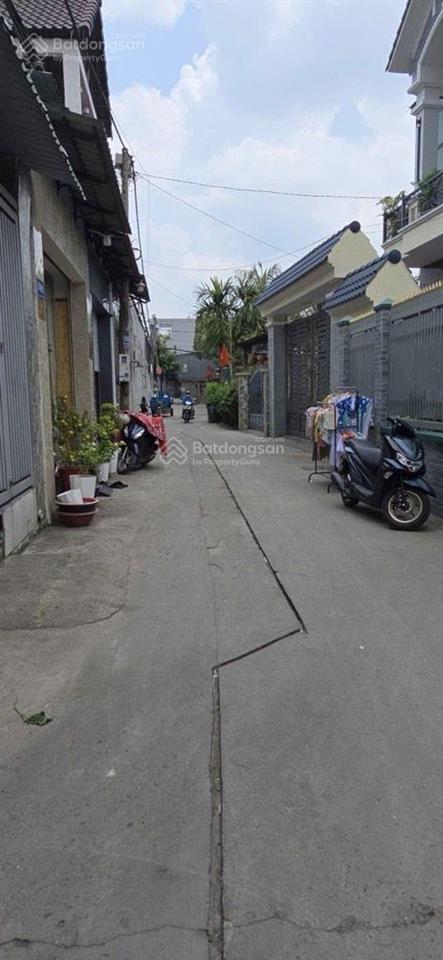 Nhà hẻm xe hơi gẩn nguyễn ảnh thủ  4x15m  2 tầng  ngay bến xe buýt hiệp thành  giá chỉ 3xty