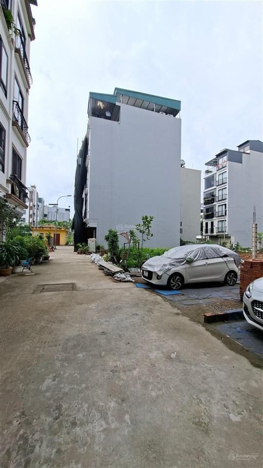Mảnh đất đẹp phố bồ đề  2 thoáng trước sau ô tô tránh  diện tích 44m²  nở hậu  giá 10.5 tỷ