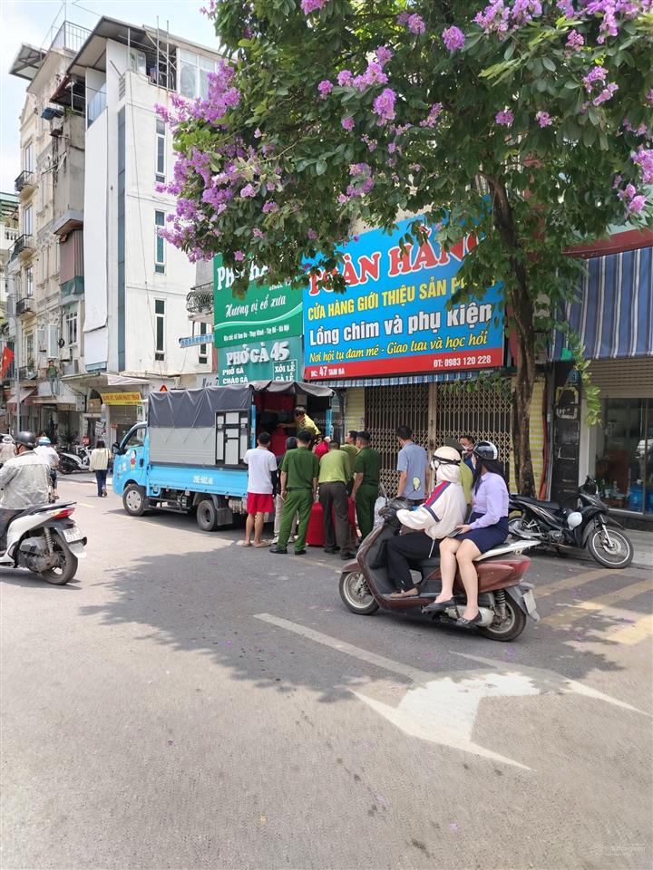 Bán nhà mặt phố yên phụ  lô góc  mặt tiền 5.6m nở hậu  vỉa hè 3m  xây tòa văn phòng, dòng tiền