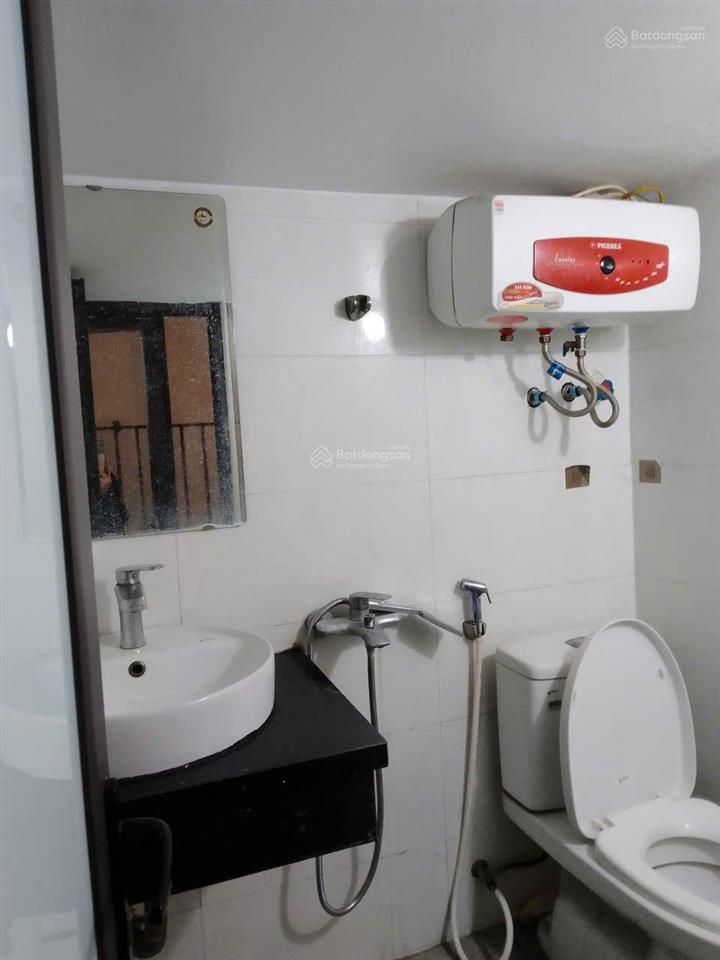 Chính chủ bán nhà ngõ 445 lạc long quân  dt 35m2 x 2 tầng  2 p ngủ  2 wc  gần mặt ngõ  ở luôn