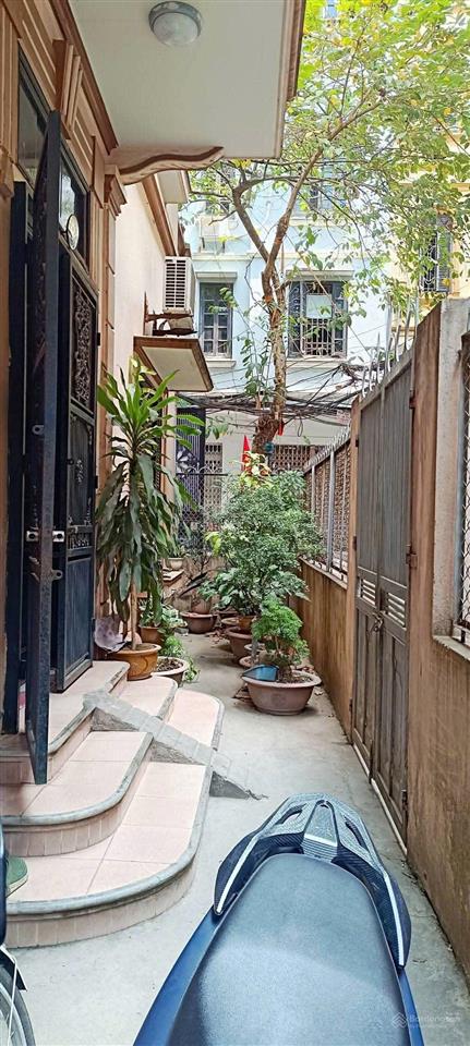 Mảnh đất có nhà siêu đẹp phố kim mã  85m2  mt 21m lô góc 3 thoáng mặt ngõ ô tô tải tránh  33 tỷ