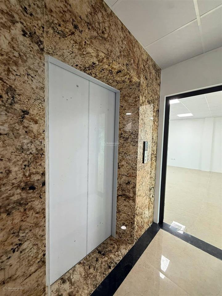 Tòa nhà vp mặt phố đào tấn  diện tích 160m2  mặt tiền 6.5m  vỉa hè 5m  thang máy  giá 122 tỷ