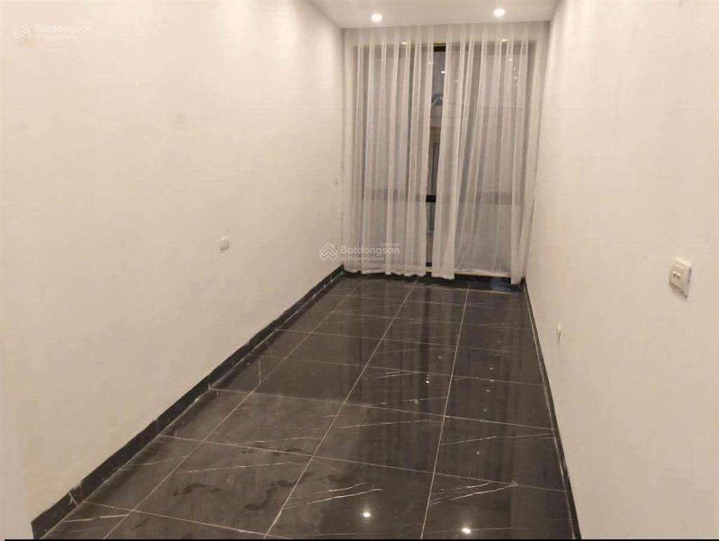 Nhà phố cửa bắc  ba đình  giá 5m5 tỷ mới  2 thoáng trước sau dt 25m2 x 6tầng  cách mặt phố 50m