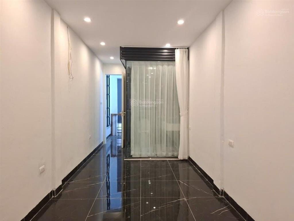 Nhà phố cửa bắc  ba đình  giá 5m5 tỷ mới  2 thoáng trước sau dt 25m2 x 6tầng  cách mặt phố 50m