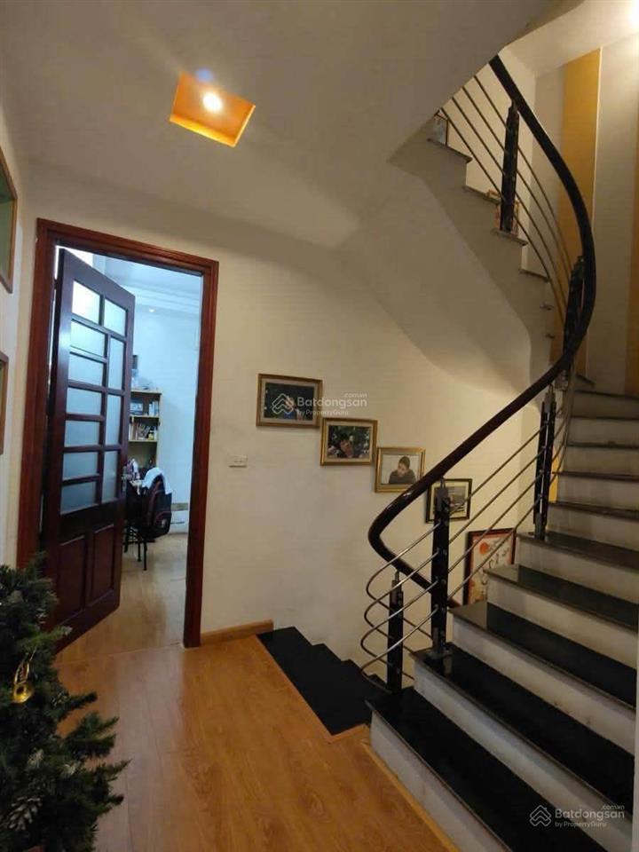 Nhà ngõ 50 võng thị  morning đỗ cửa  dt 45m2 x 5 tầng  mt 4.5m  khe thoáng, sổ nở hậu  ở luôn
