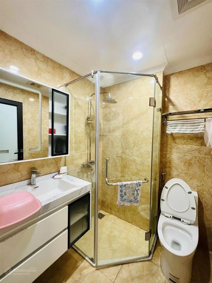 Nhà phố ngọc thụy  ô tô vào nhà  dt 40m2 x 6 tầng thang máy  mt 4m  đông nam  nội thất xịn sò