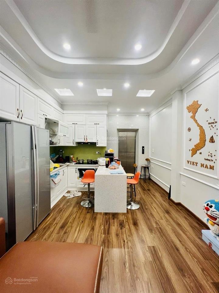Nhà phố ngọc thụy  ô tô vào nhà  dt 40m2 x 6 tầng thang máy  mt 4m  đông nam  nội thất xịn sò