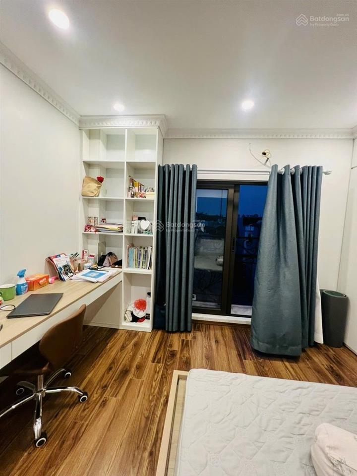 Nhà phố ngọc thụy  ô tô vào nhà  dt 40m2 x 6 tầng thang máy  mt 4m  đông nam  nội thất xịn sò
