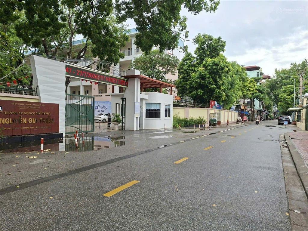 Chính chủ bán căn hộ one 18  298 ngọc lâm  tầng trung  2 ngủ, 2 wc  full nội thất  giá 7.4 tỷ