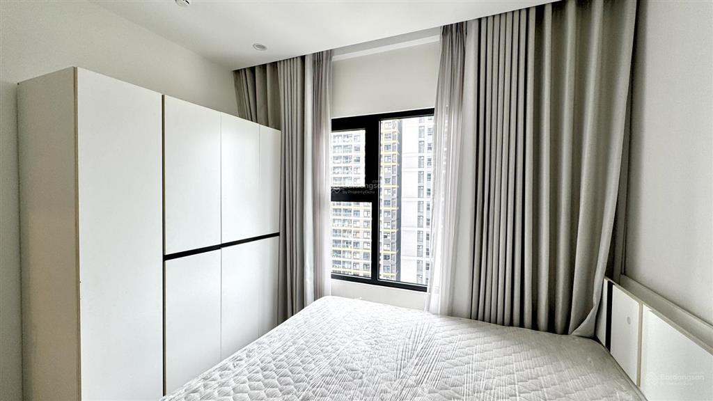 Cho thuê căn 2pn + căn góc full nội thất view ra vincom, quảng trường cực đẹp, nhà mới, hướng mát