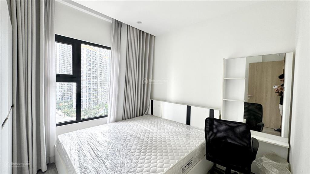 Cho thuê căn 2pn + căn góc full nội thất view ra vincom, quảng trường cực đẹp, nhà mới, hướng mát