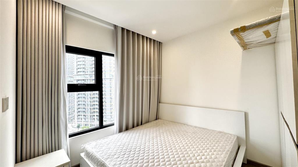 Cho thuê căn 2pn + căn góc full nội thất view ra vincom, quảng trường cực đẹp, nhà mới, hướng mát