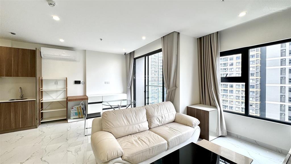 Cho thuê căn 2pn + căn góc full nội thất view ra vincom, quảng trường cực đẹp, nhà mới, hướng mát