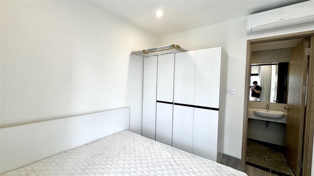 Cho thuê căn 2pn + căn góc full nội thất view ra vincom, quảng trường cực đẹp, nhà mới, hướng mát