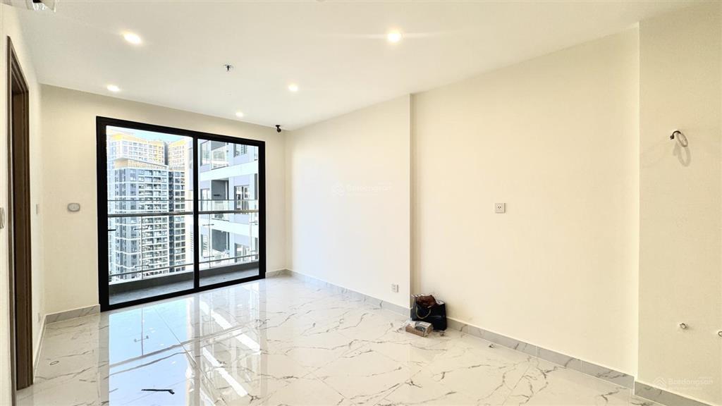 Cho thuê căn hộ 2pn2wc đối diện vincom megamall, nhà mới 100%, view đẹp, hướng mát cả ngày sẵn pass