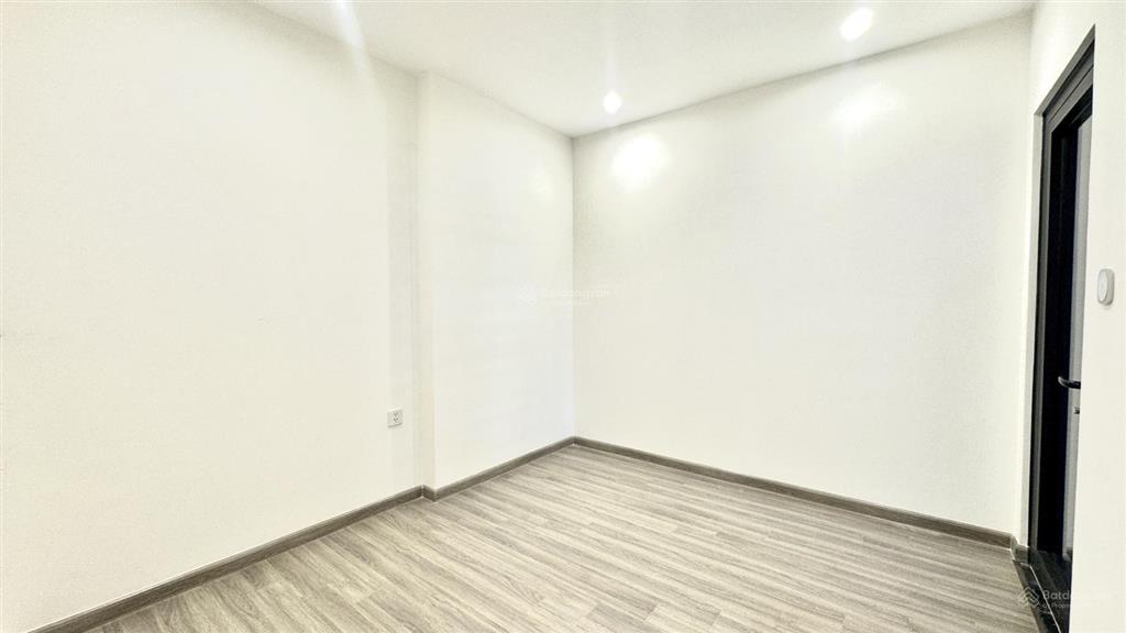 Cho thuê căn hộ 2pn2wc đối diện vincom megamall, nhà mới 100%, view đẹp, hướng mát cả ngày sẵn pass